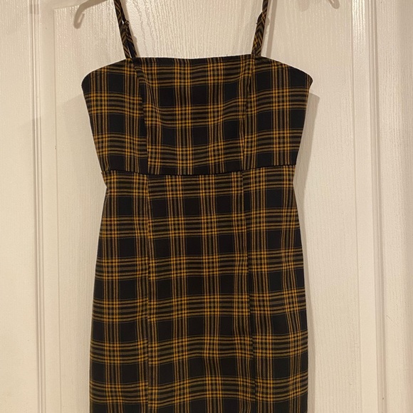 Forever 21 Dresses & Skirts - Women’s FOREVER21 Yellow/Black Plaid Dress. Size Small (Like New Condition)